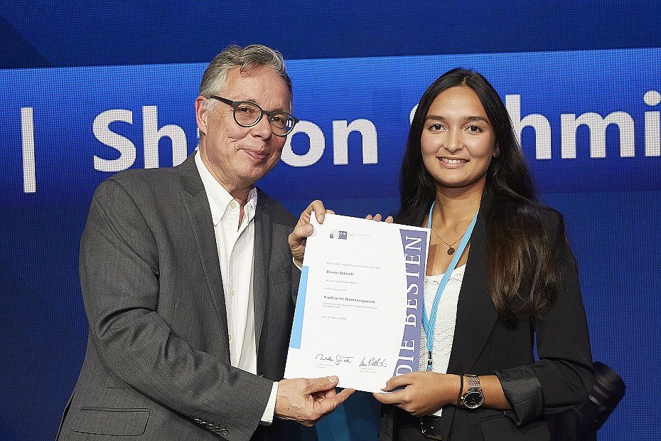 IHK_Bestenehrung_2022_Sharon_Schmidt_Kff.jpg